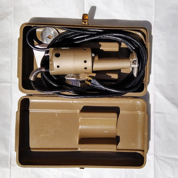 Tested Vintage Electric Burnett Cast Cutter #1082-108 w/Case + STB015 Blade - Picture 2 of 4